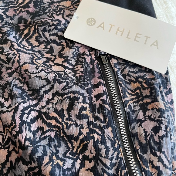 Athleta Trekkie Norrh Jogger in a stylish paisley print. NWT plus 22 - Picture 3 of 10